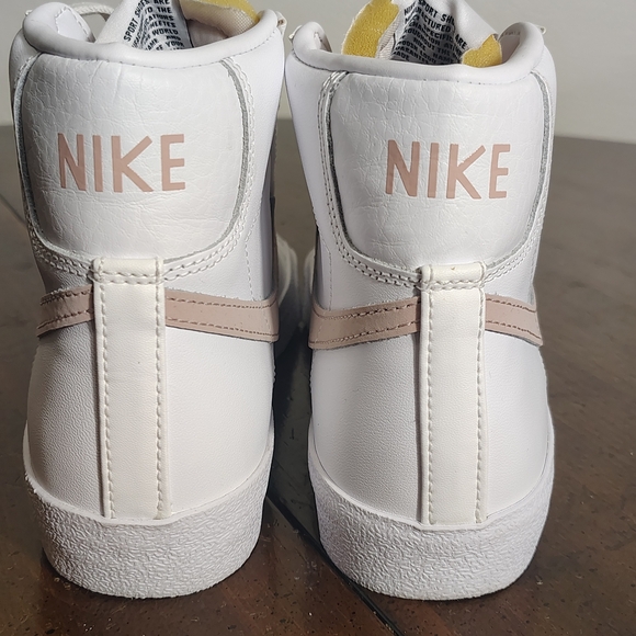 Nike 77 Blazers Women's Size 7.5 High Top Athletic Shoes White Beige EUC - Picture 2 of 9